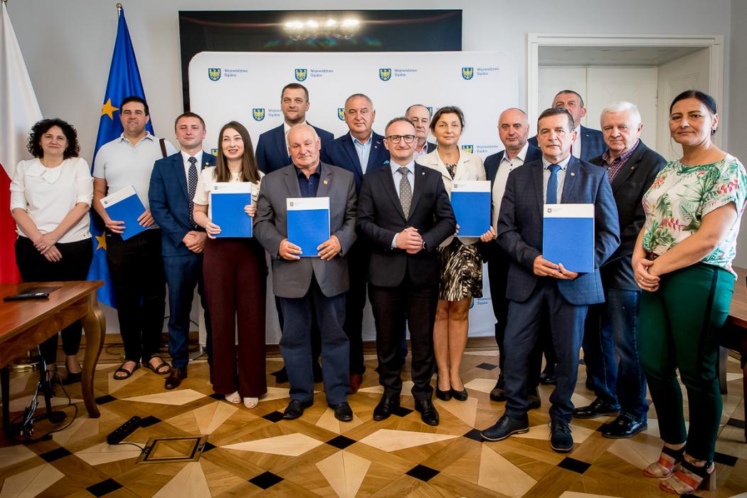 Zdjęcie przedstawia laureatów konkursu "Śląskie dla Pszczół" w roku 2025.