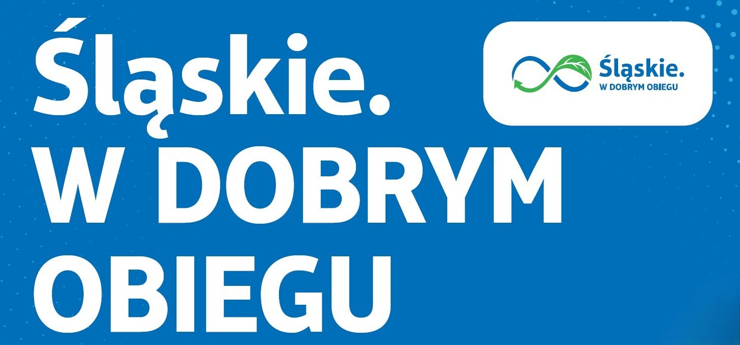 Grafika promującą kampanię Śląskie. W DOBRYM OBIEGU, na niebieskim tle białe hasło i niebiesko-zielone logo kampanii.